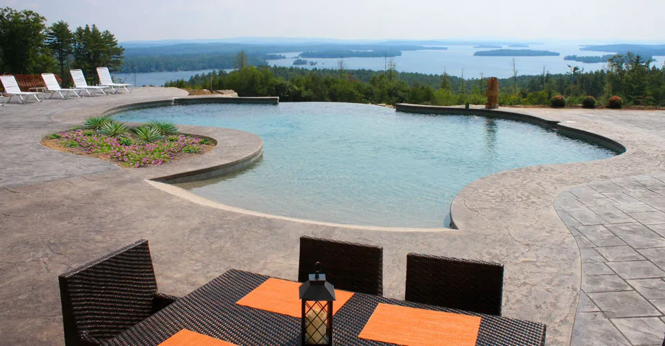 Infinity edge pool